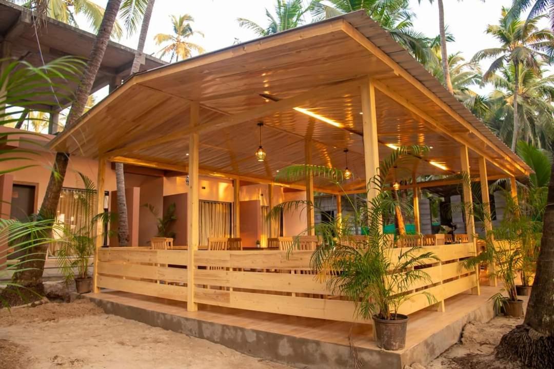 Sunlight Beach Resort Bhogwe Exteriör bild