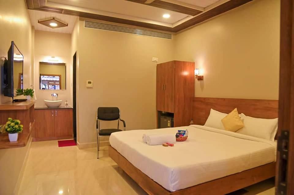 Sunlight Beach Resort Bhogwe Exteriör bild